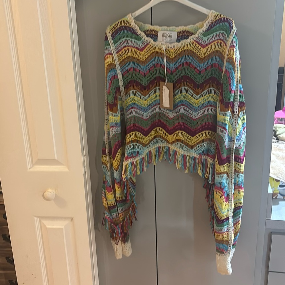 EMBROIDERED CROP LONG SLEEVE TOP
